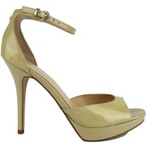 Sandales Guess sandales beige cuir verni AH625